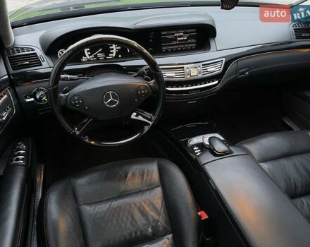 Чорний Мерседес С Клас, об'ємом двигуна 4.66 л та пробігом 227 тис. км за 16500 $, фото 45 на Automoto.ua