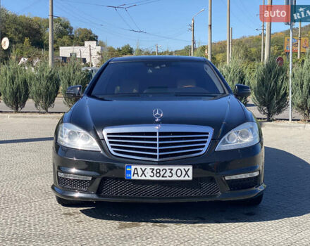 Черный Мерседес С Класс, объемом двигателя 4.66 л и пробегом 280 тыс. км за 18400 $, фото 1 на Automoto.ua