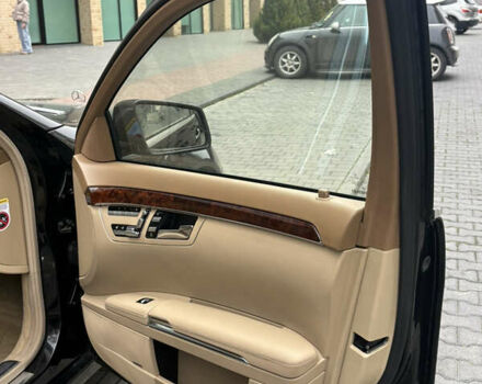 Черный Мерседес С Класс, объемом двигателя 5.5 л и пробегом 150 тыс. км за 17999 $, фото 20 на Automoto.ua