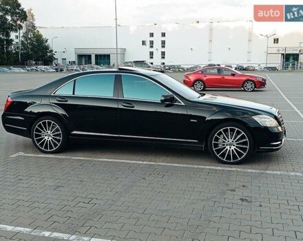 Черный Мерседес С Класс, объемом двигателя 4.7 л и пробегом 288 тыс. км за 12800 $, фото 17 на Automoto.ua