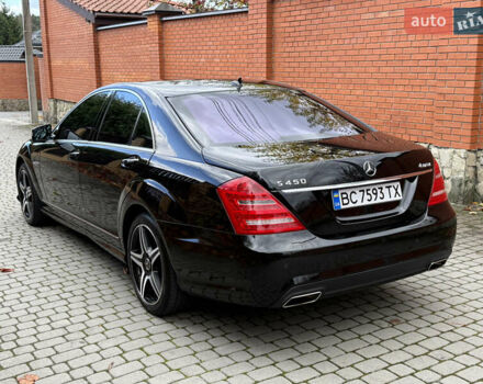 Черный Мерседес С Класс, объемом двигателя 4.66 л и пробегом 180 тыс. км за 15250 $, фото 3 на Automoto.ua