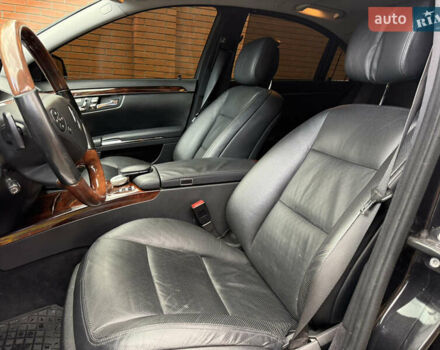 Черный Мерседес С Класс, объемом двигателя 4.66 л и пробегом 180 тыс. км за 15250 $, фото 14 на Automoto.ua