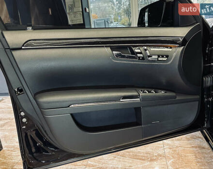 Черный Мерседес С Класс, объемом двигателя 4.7 л и пробегом 175 тыс. км за 24900 $, фото 21 на Automoto.ua