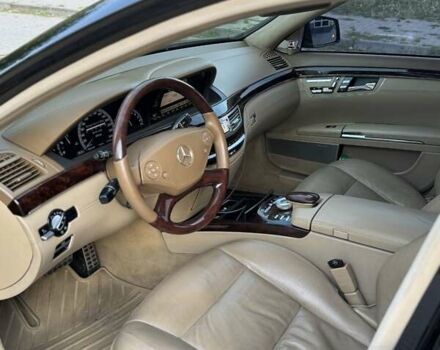 Черный Мерседес С Класс, объемом двигателя 4.7 л и пробегом 386 тыс. км за 17500 $, фото 4 на Automoto.ua