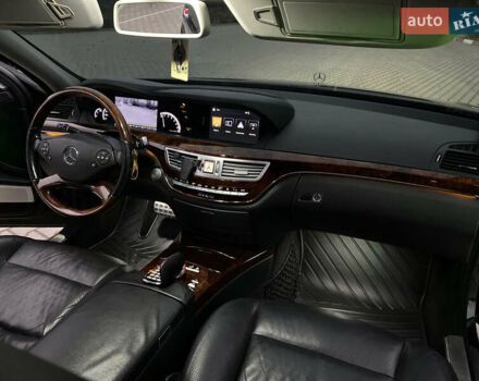 Черный Мерседес С Класс, объемом двигателя 5.5 л и пробегом 229 тыс. км за 16666 $, фото 46 на Automoto.ua