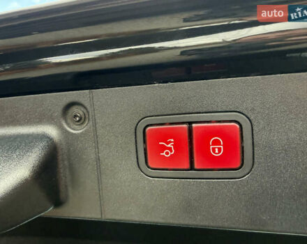 Черный Мерседес С Класс, объемом двигателя 4.66 л и пробегом 180 тыс. км за 15250 $, фото 7 на Automoto.ua