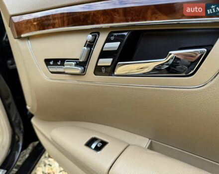 Чорний Мерседес С Клас, об'ємом двигуна 3 л та пробігом 337 тис. км за 19900 $, фото 12 на Automoto.ua