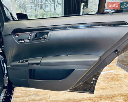 Черный Мерседес С Класс, объемом двигателя 4.7 л и пробегом 175 тыс. км за 24900 $, фото 51 на Automoto.ua