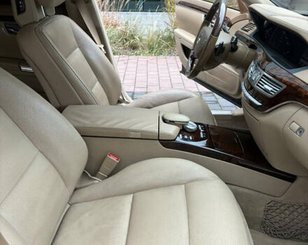 Черный Мерседес С Класс, объемом двигателя 5.5 л и пробегом 150 тыс. км за 17999 $, фото 69 на Automoto.ua