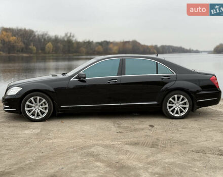 Черный Мерседес С Класс, объемом двигателя 4.66 л и пробегом 158 тыс. км за 12500 $, фото 3 на Automoto.ua