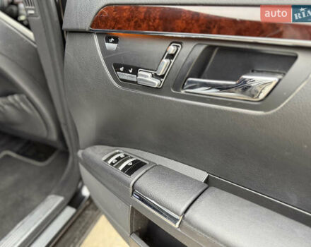 Черный Мерседес С Класс, объемом двигателя 4.66 л и пробегом 158 тыс. км за 12500 $, фото 26 на Automoto.ua