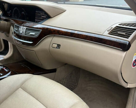 Черный Мерседес С Класс, объемом двигателя 5.5 л и пробегом 150 тыс. км за 17999 $, фото 68 на Automoto.ua