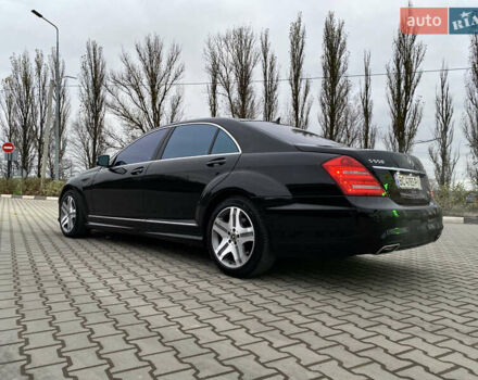 Черный Мерседес С Класс, объемом двигателя 5.5 л и пробегом 229 тыс. км за 16666 $, фото 4 на Automoto.ua