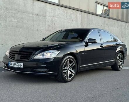Черный Мерседес С Класс, объемом двигателя 4.66 л и пробегом 240 тыс. км за 13700 $, фото 6 на Automoto.ua