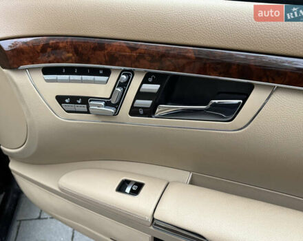 Черный Мерседес С Класс, объемом двигателя 5.5 л и пробегом 150 тыс. км за 17999 $, фото 22 на Automoto.ua