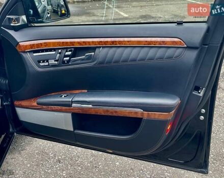 Чорний Мерседес С Клас, об'ємом двигуна 5.51 л та пробігом 98 тис. км за 25500 $, фото 23 на Automoto.ua