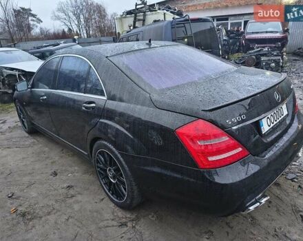 Черный Мерседес С Класс, объемом двигателя 4.66 л и пробегом 217 тыс. км за 16000 $, фото 3 на Automoto.ua