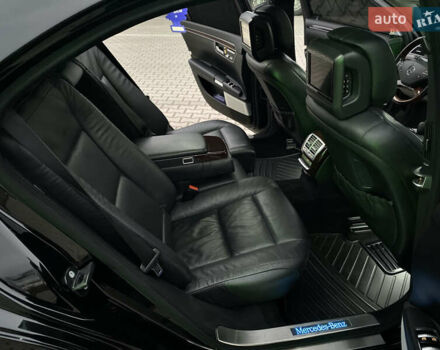 Черный Мерседес С Класс, объемом двигателя 5.5 л и пробегом 229 тыс. км за 16666 $, фото 39 на Automoto.ua