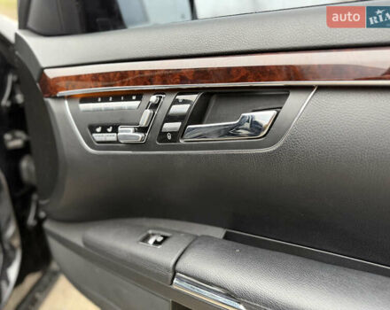 Черный Мерседес С Класс, объемом двигателя 4.66 л и пробегом 158 тыс. км за 12500 $, фото 28 на Automoto.ua