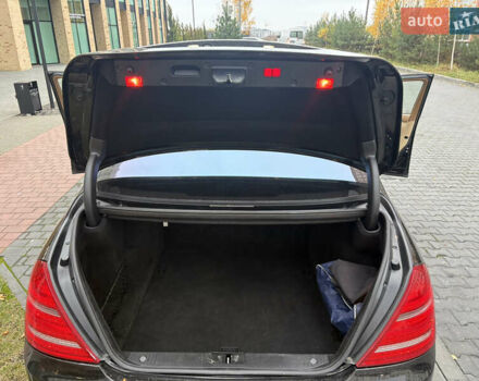 Черный Мерседес С Класс, объемом двигателя 5.5 л и пробегом 150 тыс. км за 17999 $, фото 86 на Automoto.ua