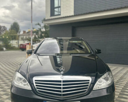 Черный Мерседес С Класс, объемом двигателя 5.5 л и пробегом 220 тыс. км за 18999 $, фото 1 на Automoto.ua