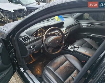 Черный Мерседес С Класс, объемом двигателя 4.66 л и пробегом 217 тыс. км за 16000 $, фото 5 на Automoto.ua