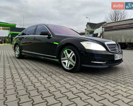 Черный Мерседес С Класс, объемом двигателя 5.5 л и пробегом 229 тыс. км за 16666 $, фото 12 на Automoto.ua