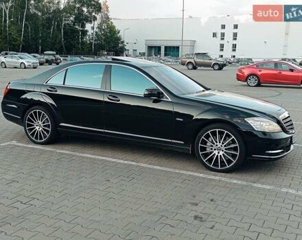 Черный Мерседес С Класс, объемом двигателя 4.7 л и пробегом 288 тыс. км за 12800 $, фото 16 на Automoto.ua