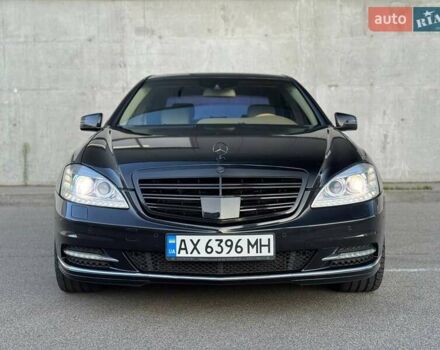 Черный Мерседес С Класс, объемом двигателя 4.66 л и пробегом 240 тыс. км за 13700 $, фото 1 на Automoto.ua