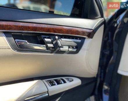 Черный Мерседес С Класс, объемом двигателя 4.66 л и пробегом 280 тыс. км за 18400 $, фото 19 на Automoto.ua