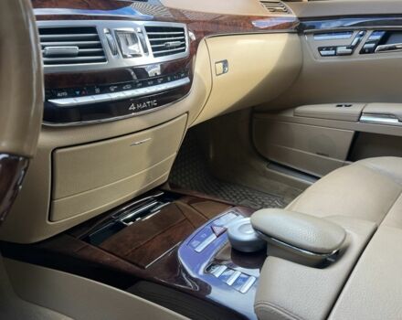 Чорний Мерседес С Клас, об'ємом двигуна 5.5 л та пробігом 223 тис. км за 18999 $, фото 16 на Automoto.ua