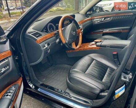 Чорний Мерседес С Клас, об'ємом двигуна 5.51 л та пробігом 98 тис. км за 25500 $, фото 14 на Automoto.ua