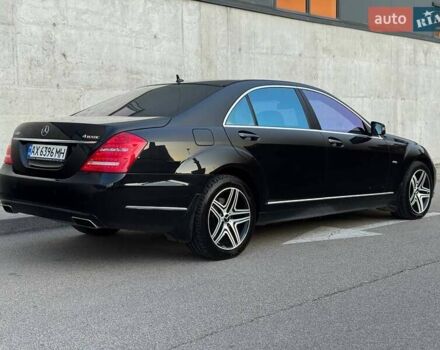 Черный Мерседес С Класс, объемом двигателя 4.66 л и пробегом 240 тыс. км за 13700 $, фото 7 на Automoto.ua