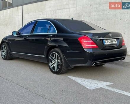 Черный Мерседес С Класс, объемом двигателя 4.66 л и пробегом 240 тыс. км за 13700 $, фото 2 на Automoto.ua