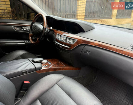 Черный Мерседес С Класс, объемом двигателя 4.66 л и пробегом 180 тыс. км за 15250 $, фото 9 на Automoto.ua