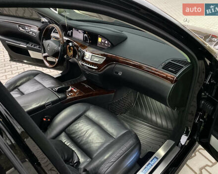 Черный Мерседес С Класс, объемом двигателя 5.5 л и пробегом 229 тыс. км за 16666 $, фото 31 на Automoto.ua