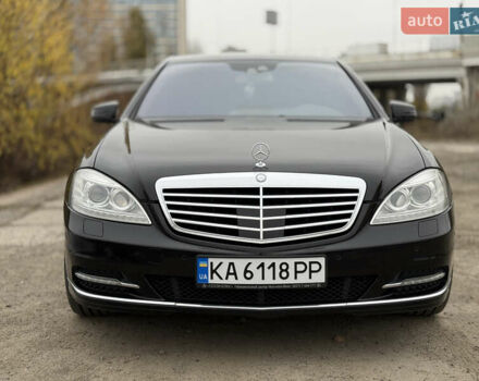 Черный Мерседес С Класс, объемом двигателя 4.66 л и пробегом 158 тыс. км за 12500 $, фото 12 на Automoto.ua
