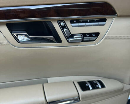 Чорний Мерседес С Клас, об'ємом двигуна 4.7 л та пробігом 252 тис. км за 14000 $, фото 33 на Automoto.ua