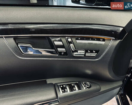 Черный Мерседес С Класс, объемом двигателя 4.7 л и пробегом 175 тыс. км за 24900 $, фото 23 на Automoto.ua