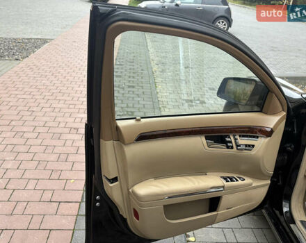 Черный Мерседес С Класс, объемом двигателя 5.5 л и пробегом 150 тыс. км за 17999 $, фото 26 на Automoto.ua