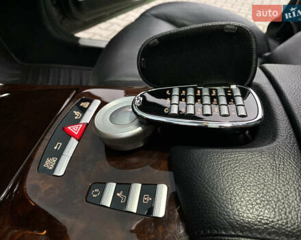 Черный Мерседес С Класс, объемом двигателя 5.5 л и пробегом 229 тыс. км за 16666 $, фото 25 на Automoto.ua