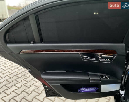Черный Мерседес С Класс, объемом двигателя 5.5 л и пробегом 229 тыс. км за 16666 $, фото 18 на Automoto.ua