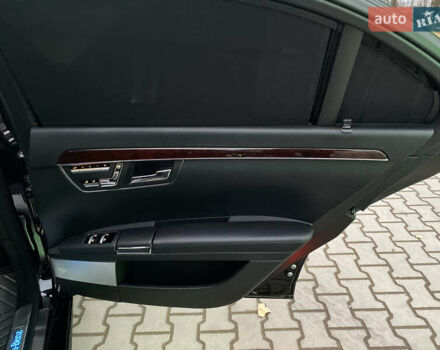 Черный Мерседес С Класс, объемом двигателя 5.5 л и пробегом 229 тыс. км за 16666 $, фото 36 на Automoto.ua