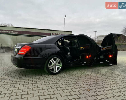 Черный Мерседес С Класс, объемом двигателя 5.5 л и пробегом 229 тыс. км за 16666 $, фото 40 на Automoto.ua
