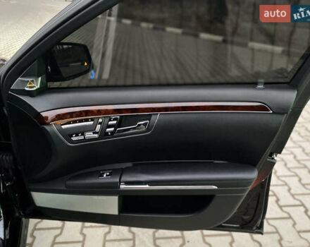 Черный Мерседес С Класс, объемом двигателя 5.5 л и пробегом 229 тыс. км за 16666 $, фото 29 на Automoto.ua