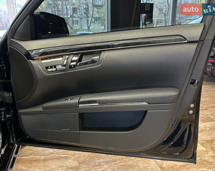 Черный Мерседес С Класс, объемом двигателя 4.7 л и пробегом 175 тыс. км за 24900 $, фото 57 на Automoto.ua