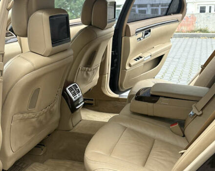 Черный Мерседес С Класс, объемом двигателя 5.5 л и пробегом 150 тыс. км за 17999 $, фото 30 на Automoto.ua