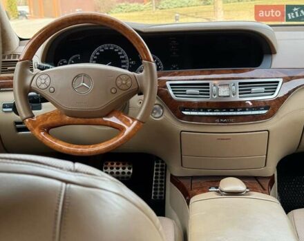 Черный Мерседес С Класс, объемом двигателя 4.6 л и пробегом 560 тыс. км за 15000 $, фото 1 на Automoto.ua