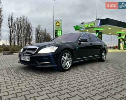 Черный Мерседес С Класс, объемом двигателя 5.5 л и пробегом 229 тыс. км за 16666 $, фото 1 на Automoto.ua