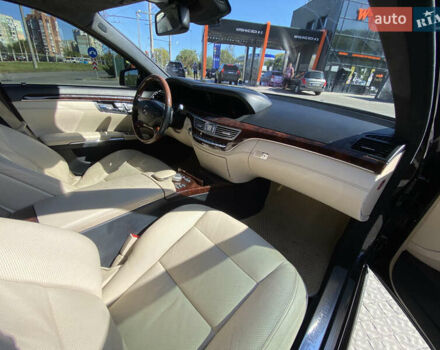 Черный Мерседес С Класс, объемом двигателя 4.66 л и пробегом 280 тыс. км за 18400 $, фото 26 на Automoto.ua